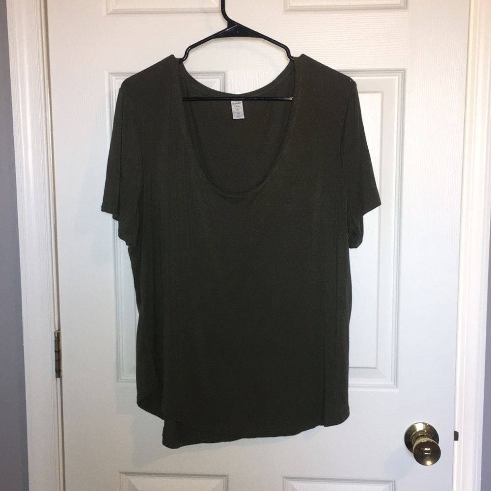Green shirt sleeve top